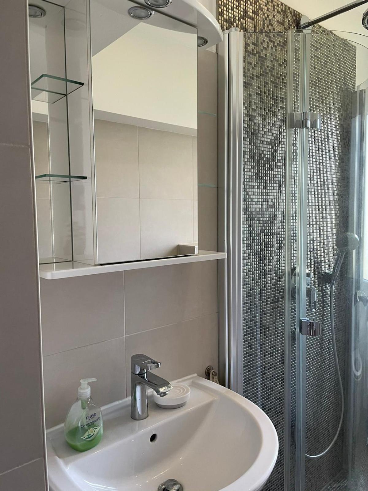 Modern And Cozy Apartment In Good Location Berlino Esterno foto